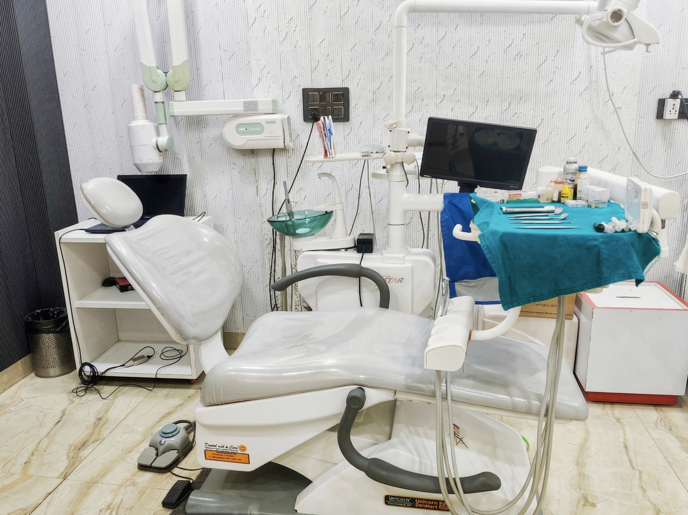 Branch 1 (Rohini) treatment chair and setup detail